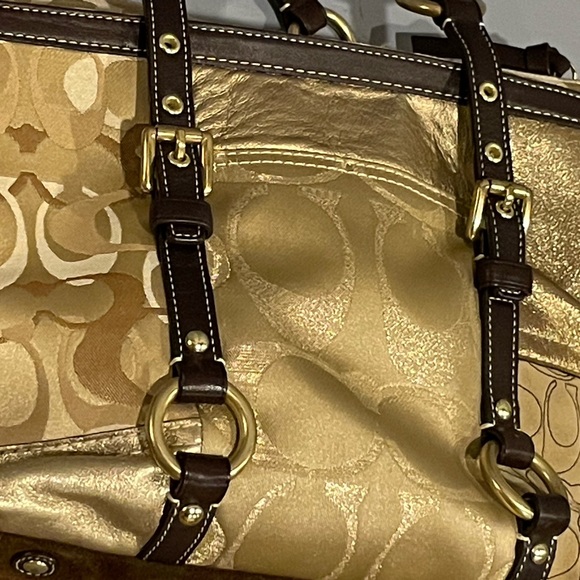 🤩 Coach Signature Gallery Logo Patchwork Shopper Tote so soft and roomy.🤩🎁 - Picture 2 of 10
